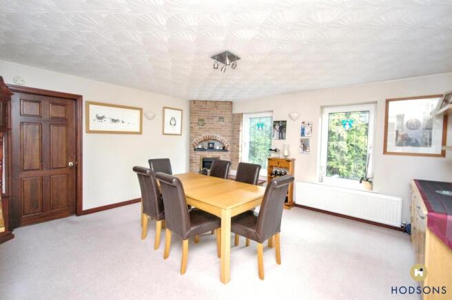 5 bed Detached for sale Image 8