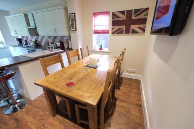 KITCHEN/BREAKFAST RO