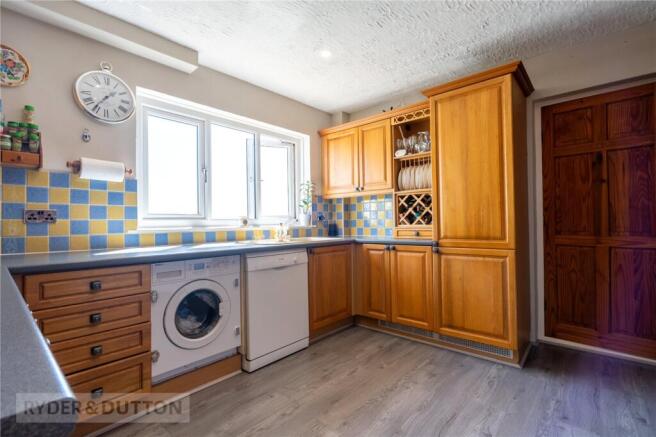 4 bed Detached for sale Image 11