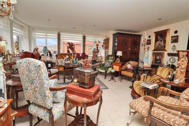 Davidson Frost-Wellings, DFW, Lancaster House, Bus