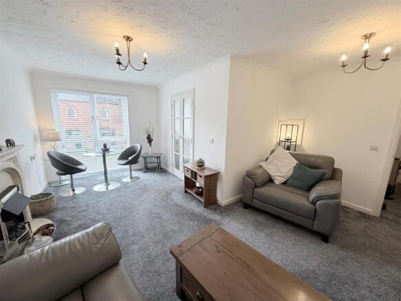 Lounge/Dining Room