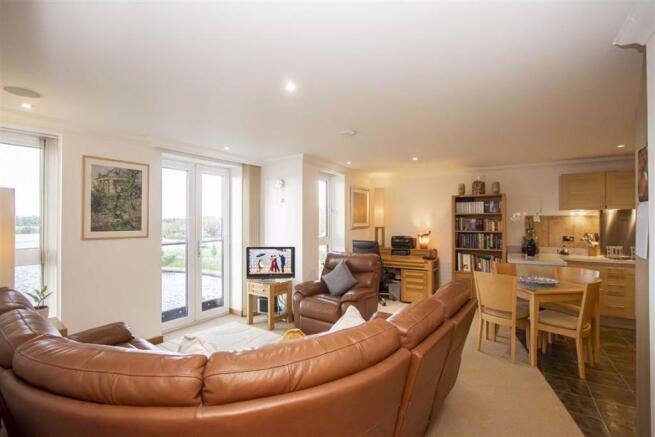 OPEN LOUNGE DINING ROOM