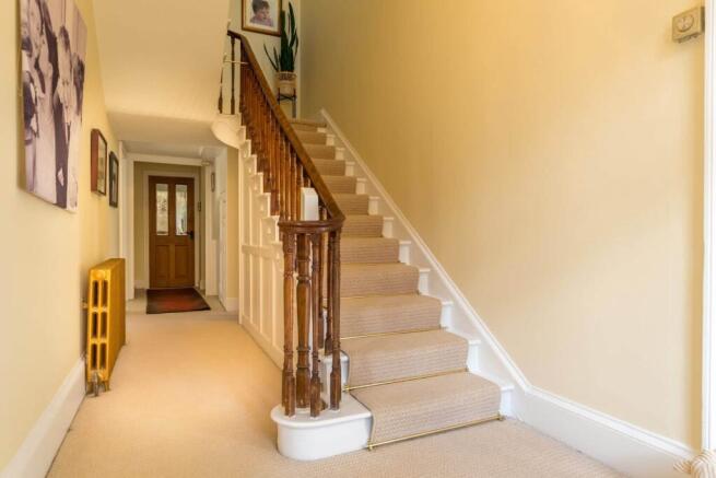 6 bed Detached for sale Image 11