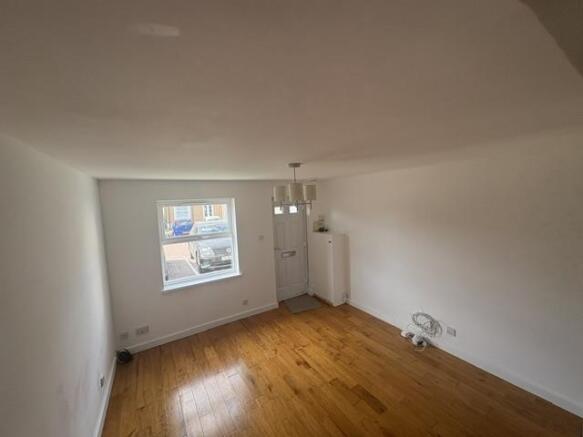 2 bed House to rent Image 5