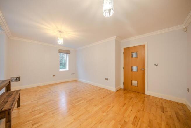 2 bed Flat for sale Image 7
