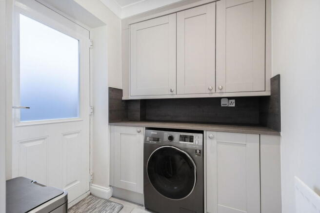 4 bed Detached for sale Image 7