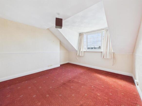 6 bed Semi-Detached for sale Image 8