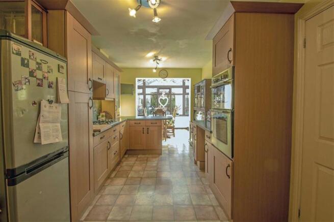 KITCHEN/BREAKFAST RO