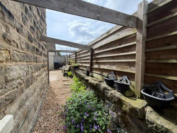 2 bed Ground Flat for sale Image 9