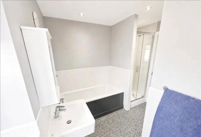 4 bed Detached for sale Image 6