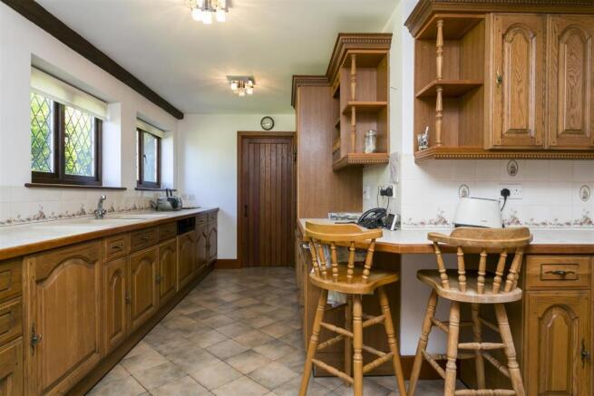 KITCHEN/BREAKFAST ROOM