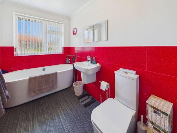 6 bed Detached Bungalow for sale Image 8