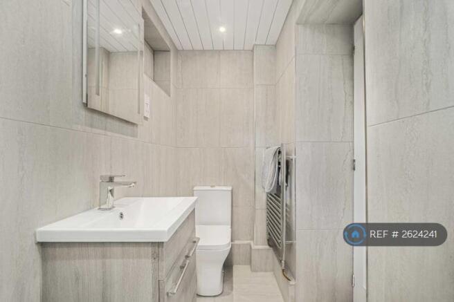 Shower And Wc - Bathroom 3