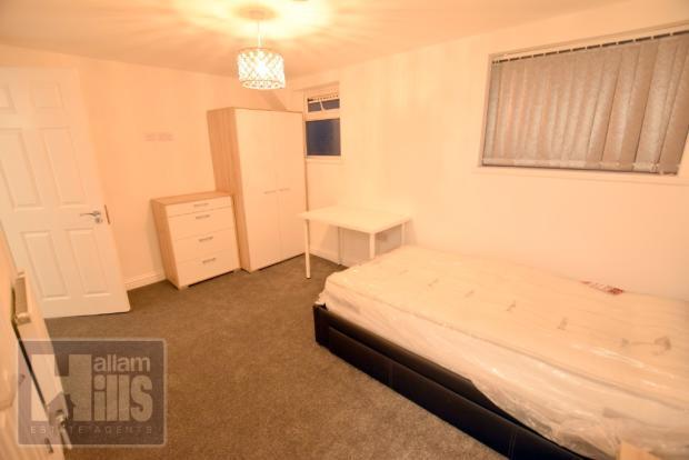 4 bed Terraced to rent Image 10