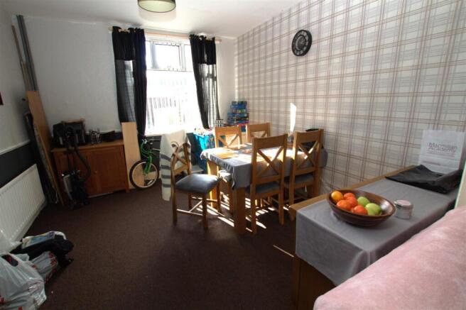 DINING ROOM.jpg