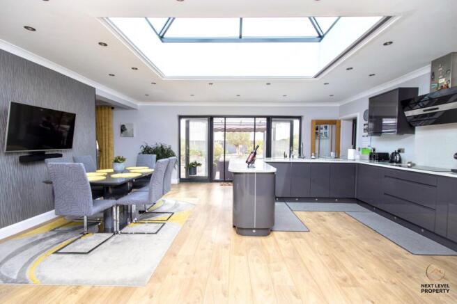 Kitchen & Dining area