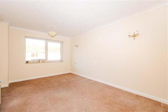 1 bed Retirement Property to rent Image 4