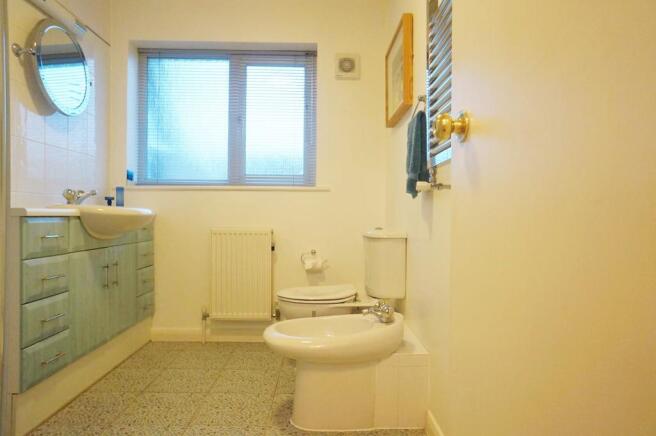en suite bathroom