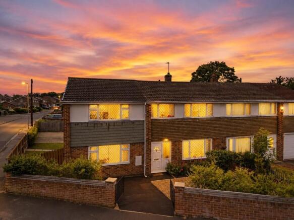 4 bed Semi-Detached for sale in wakefield