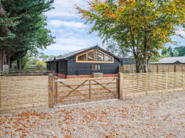 Cedar House, Flaunden Lane, Bovingdon, Hemel Hempstead HP3 0RL