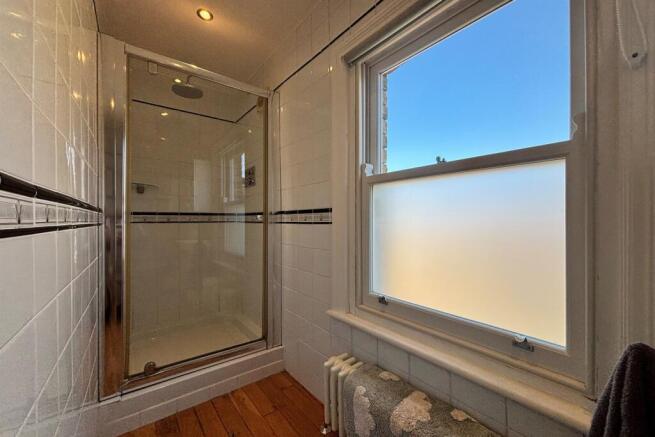 3 bed Flat for sale Image 9