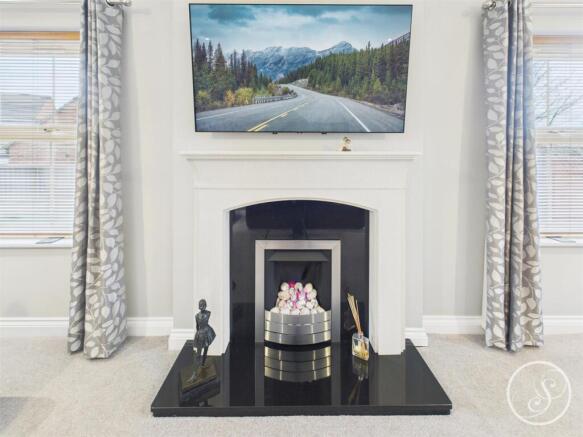 5 bed Detached for sale Image 11