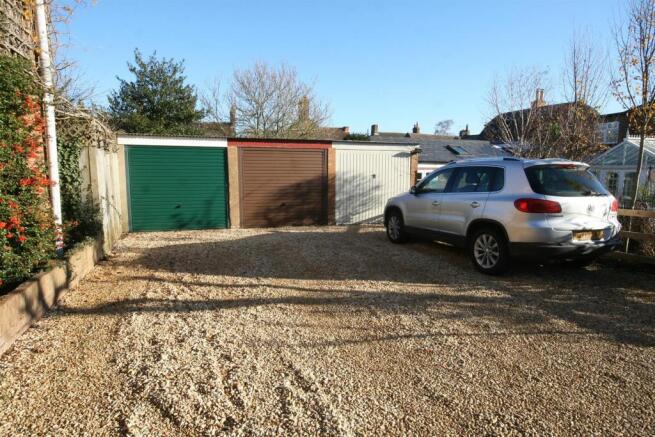 Garage & Parking