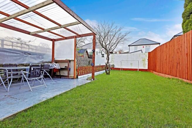 Landscaped rear gard