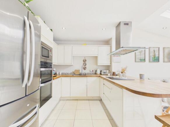 3 bed Semi-Detached for sale Image 5