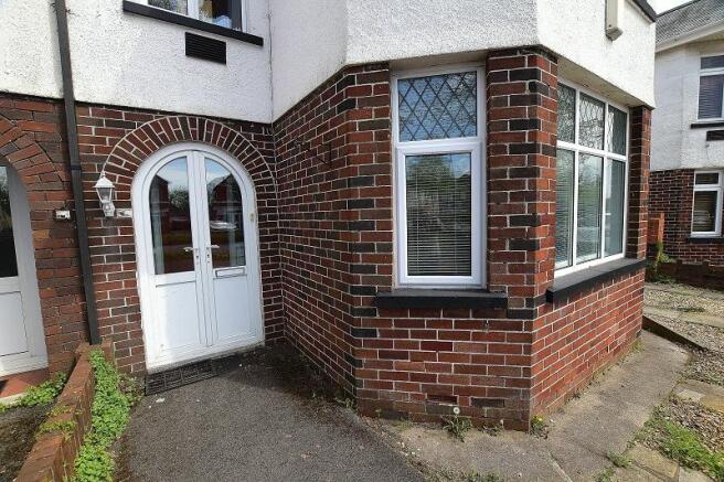 Covered entrance porch