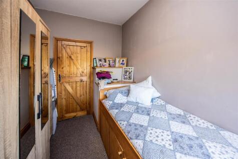 Ravensknowle Road, Dalton, Huddersfield