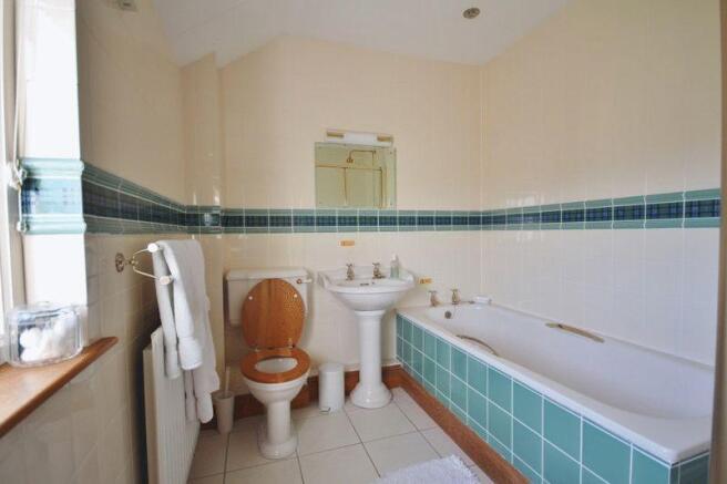 en-suite bed 1