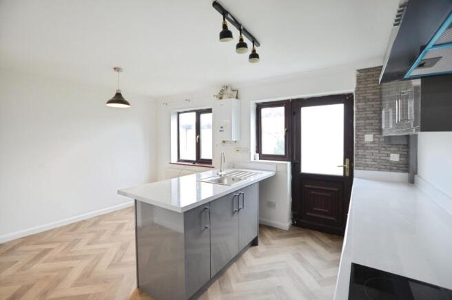 3 bed Semi-Detached for sale Image 7