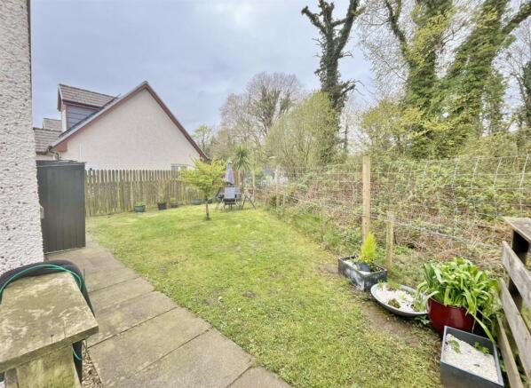 Rear gardens 4 Glen craig place