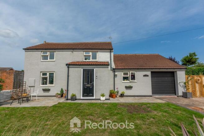 2-bed detached on Sandbeds Lane, Westwoodside, Doncaster, Lincolnshire, DN9, £230,000