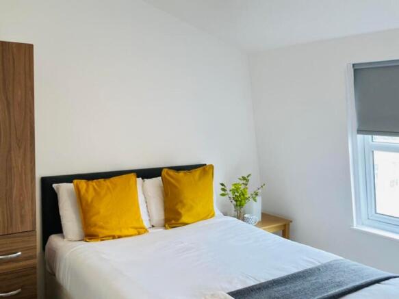 2 bed Apartment to rent Image 6