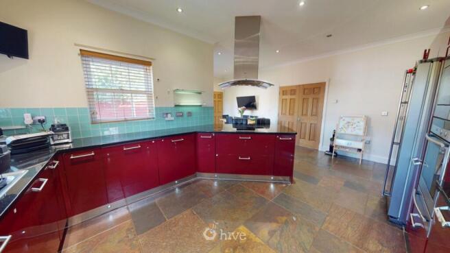 6 bed Detached for sale Image 6