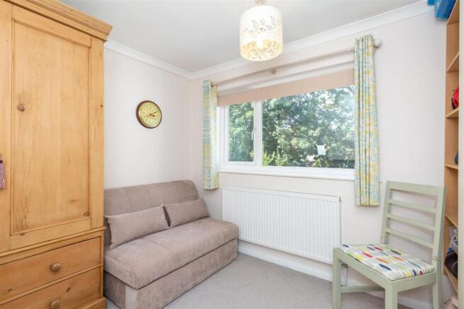 7 Winterbourne Close-30.jpg