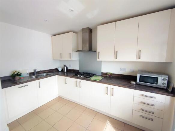 Kitchen a.jpg