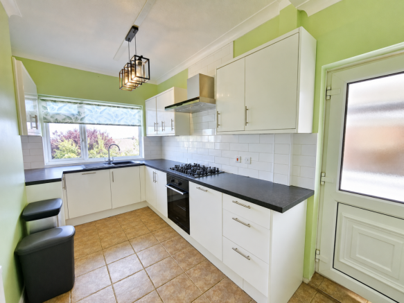 3 bed Semi-Detached for sale Image 6