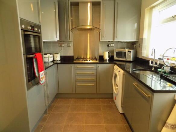 KITCHEN.JPG