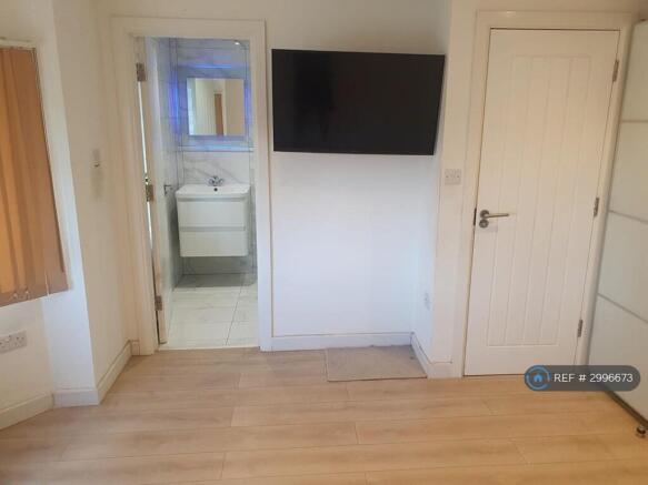 Large Bedroom With a Modern Ensuite