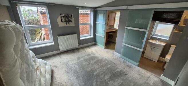 4 bed Semi-Detached for sale Image 9