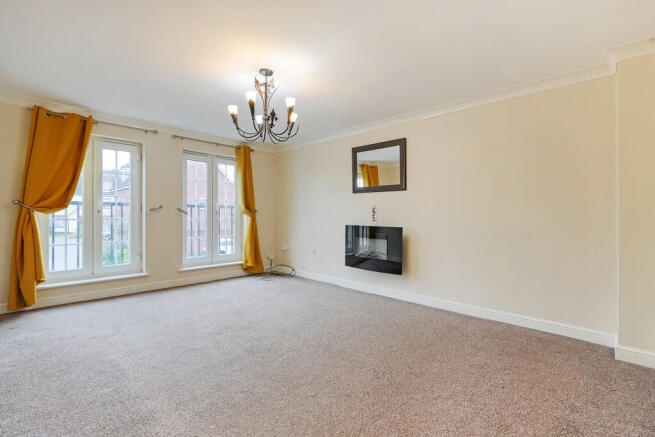 3 bed Town House for sale Image 9