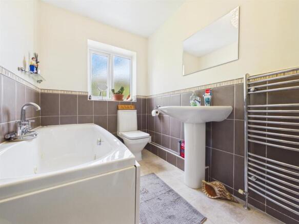 3 bed Detached for sale Image 11