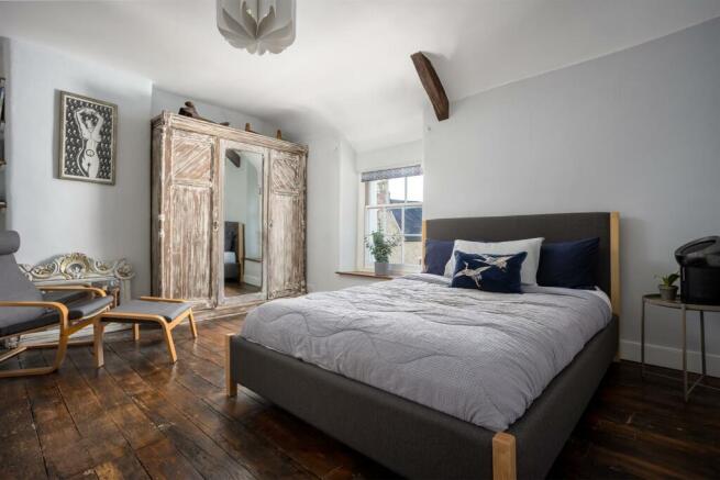 40 - 22 Gloucester Street - GL7 2DG - Web.jpg