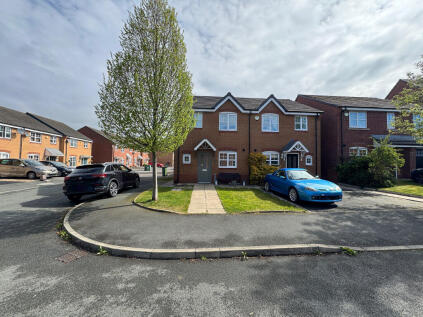 Admiral Way, Hyde