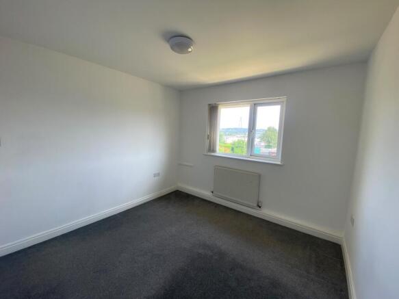 2 bed Flat to rent Image 10