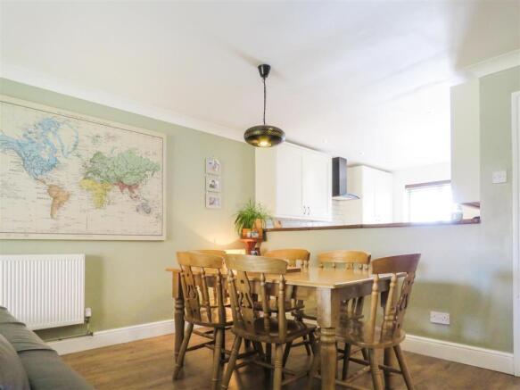 SITTING/DINING ROOM