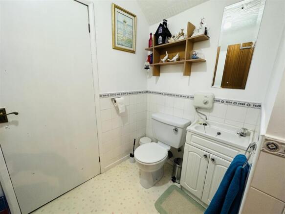 Attic room w.c.jpg